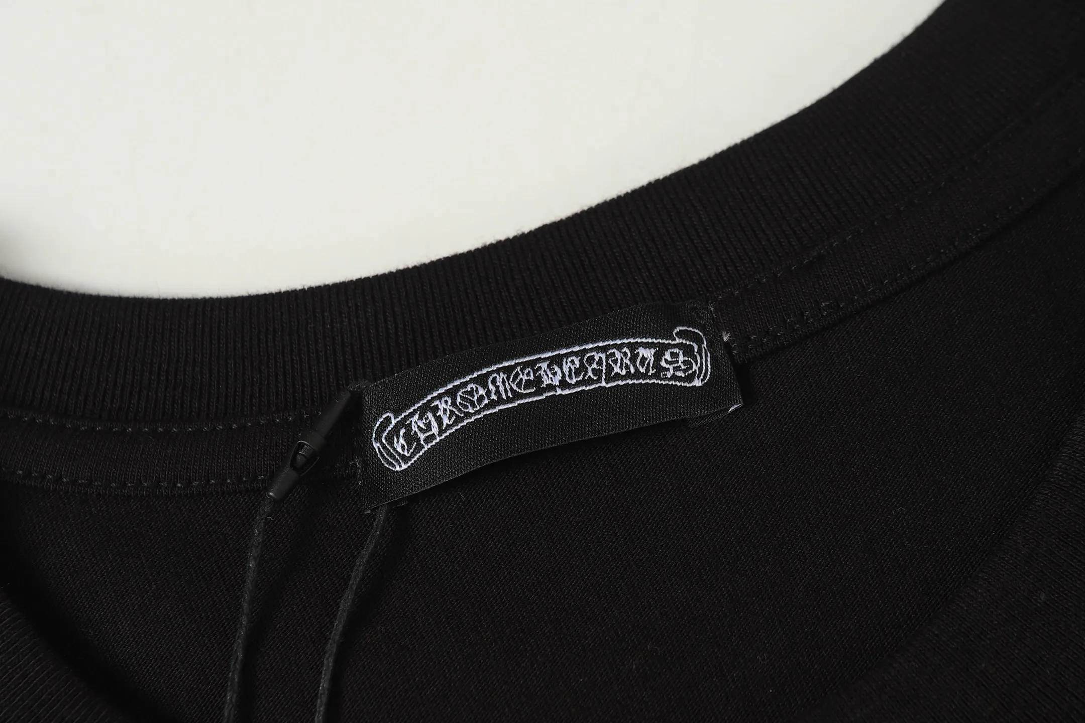 P150 -Chrome Hearts/Chrome Heart Devil's Hand Cross Letter Printed Short Sleeve T-shirt -High weight, high density and high quality. The wool is soft, delicate and skin-friendly. It feels soft and silky. It has excellent warmth and skin-friendly properties.